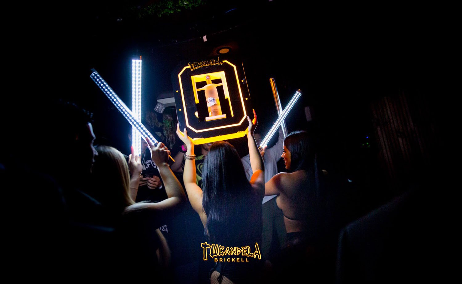 DJ y música en vivo en Tu Candela Brickell